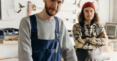 Aufträge für Handwerker finden: Online und offline